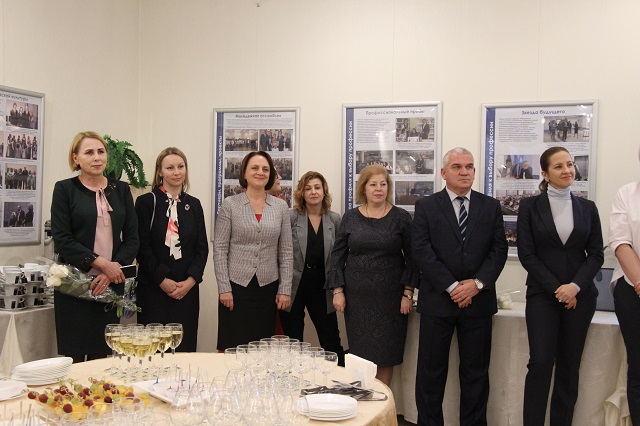 10         40 . ..  -   