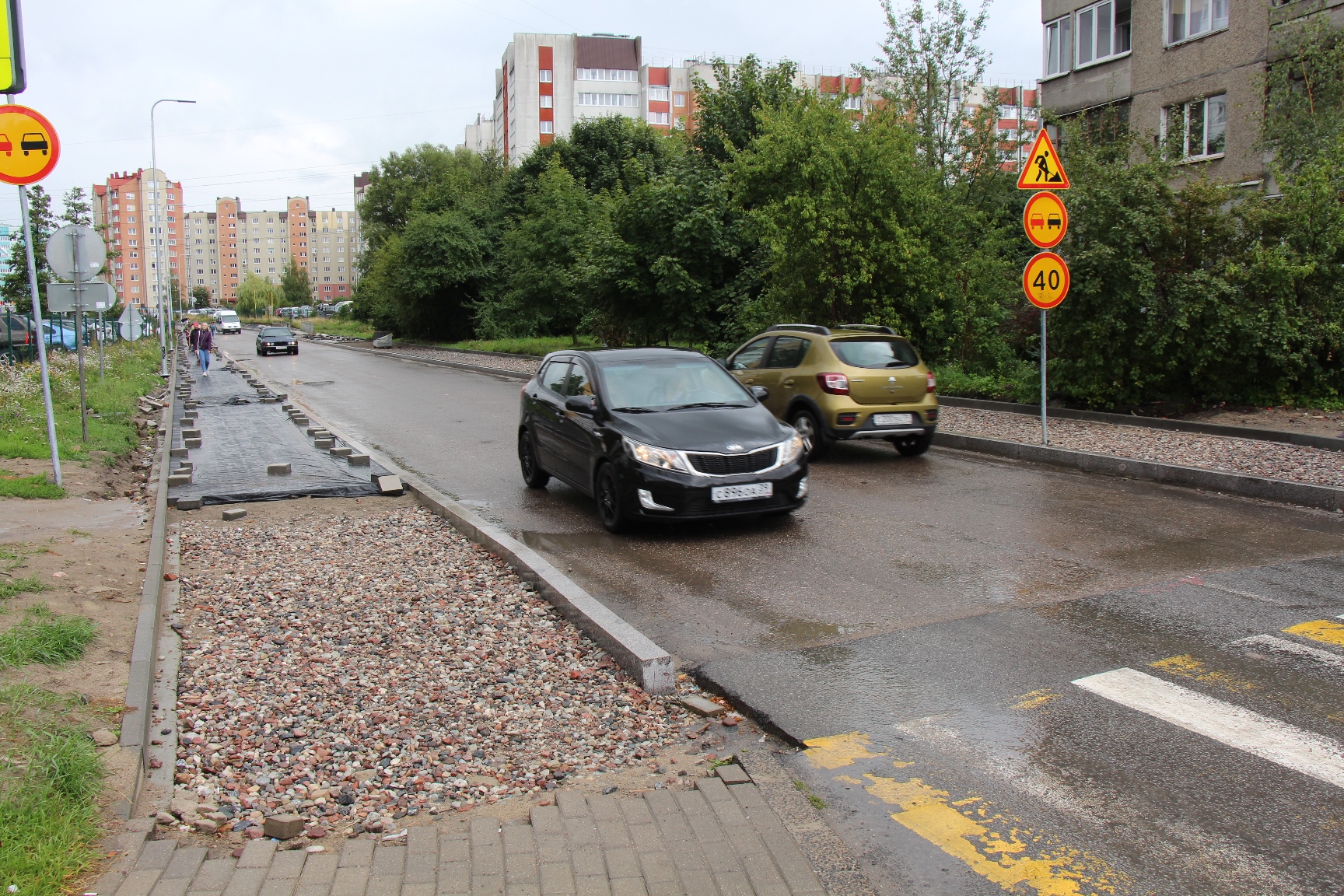 повредили автомобиль во дворе. чистка парковок от снега. ремонт авто на улице фото. завод лиаз в ликино-дулево. примыкающий припаркованные прибедняться.