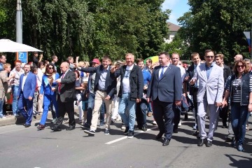 9  2017                ,    .