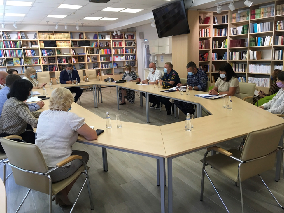 В Калининграде 19 августа состоялся рабочий выезд городской комиссии по оценке готовности общеобразовательных учреждений к новому 2020-2021 учебному году