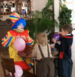 Клоун в Парк-кафе