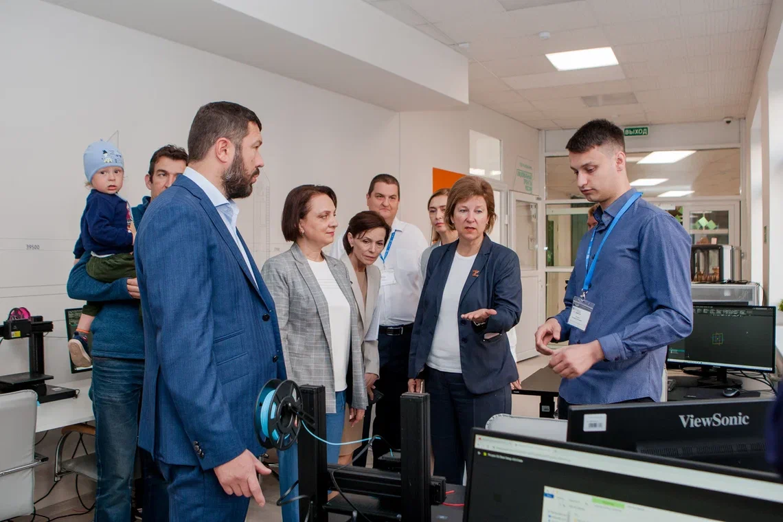 новогодняя ярмарка на канта калининград. детский сад калининград пос космодемьянского. медицинский конгресс. современная школа калининград. в калининграде открылся.