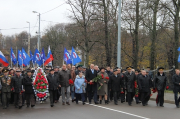 Возложение цветов к мемориалу 1200 воинам – гвардейцам, 2013 г.