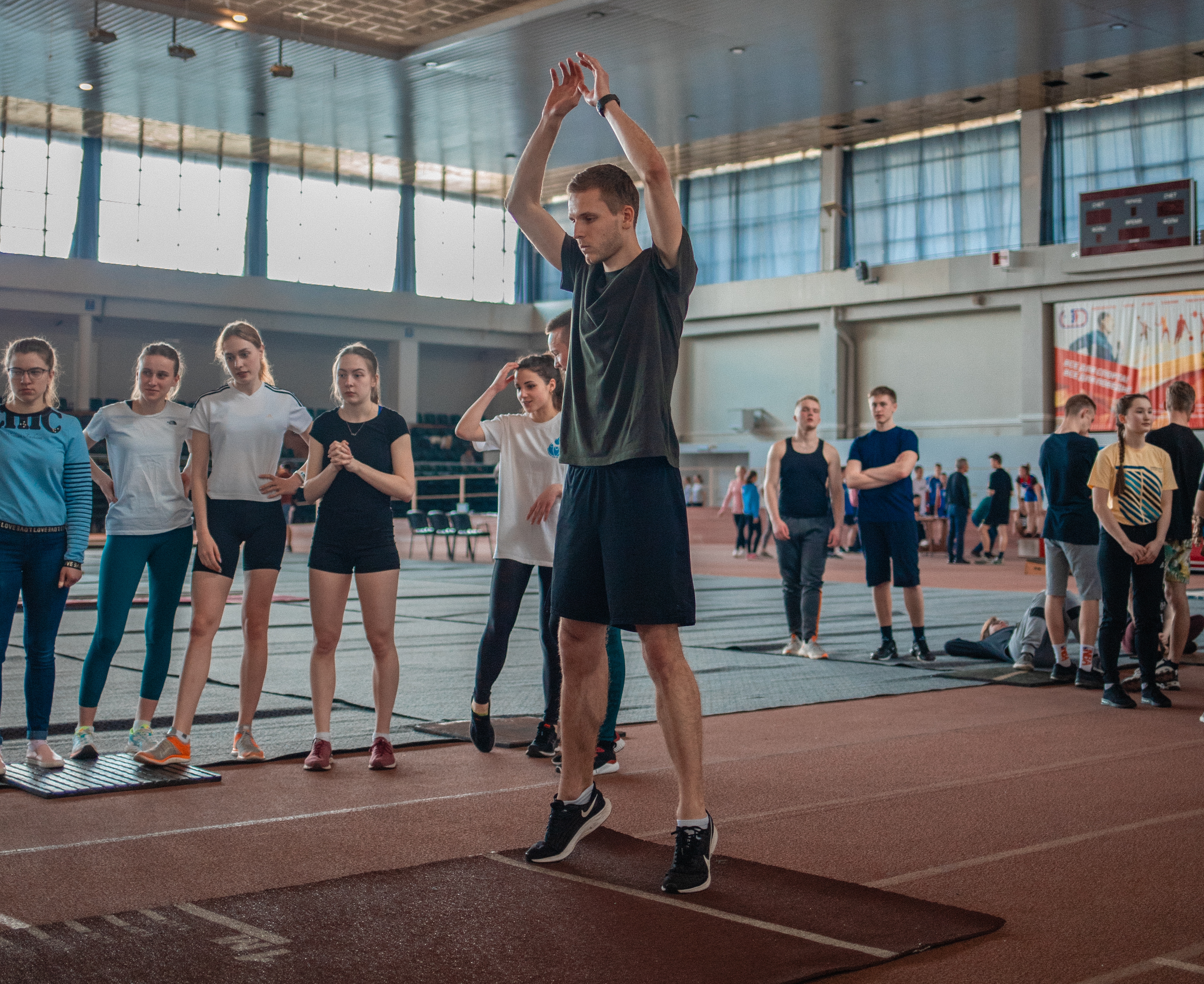 Стадион в адлере легкоатлетический. Юность спорт фото. Спорт и молодость. Картинки честь спорт молодость. Мариинск.