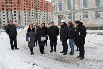Глава Калининграда Алексей Силанов проверил ход строительства школы на ул. Аксакова