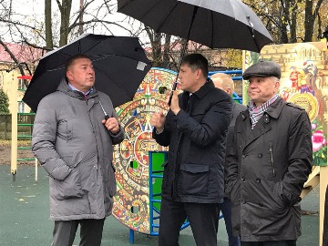 1  2017  -              ,      