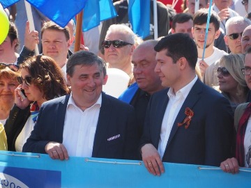 Глава Калининграда Алексей Силанов принял участие в праздничной демонстрации, посвященной Дню Весны и Труда